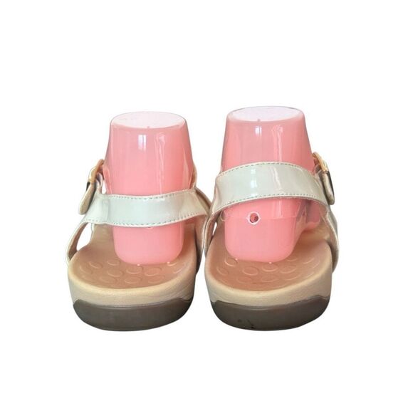 Vionic Ivory Patent Adriane T-Strap OrthoHeel Sandals. Size 9 - Picture 5 of 14